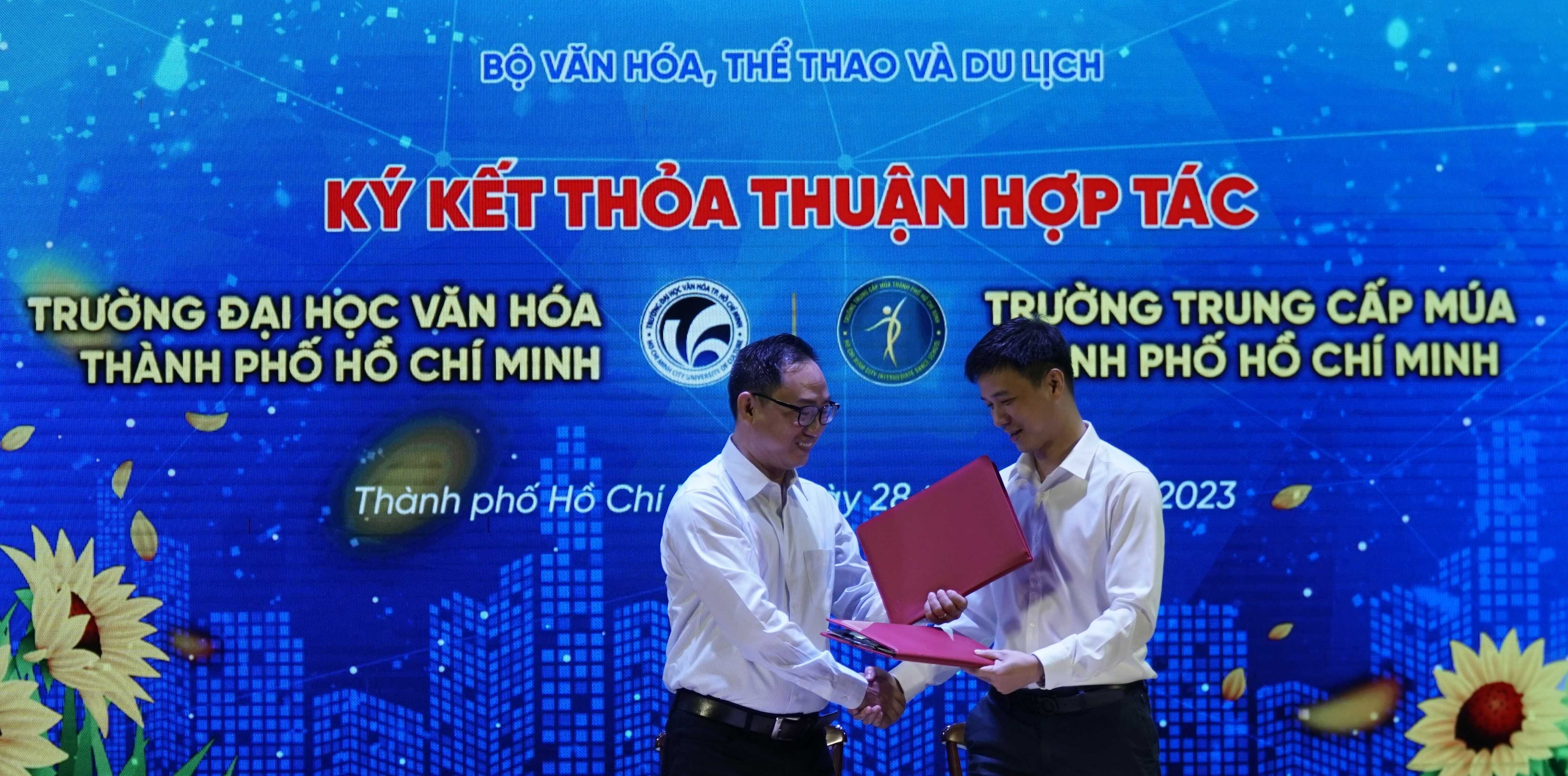 Lễ ký kết biên bản ghi nhớ thỏa thuận hợp tác giữa Trường Đại học Văn hóa TP.HCM và Trường Trung cấp Múa TP.HCM