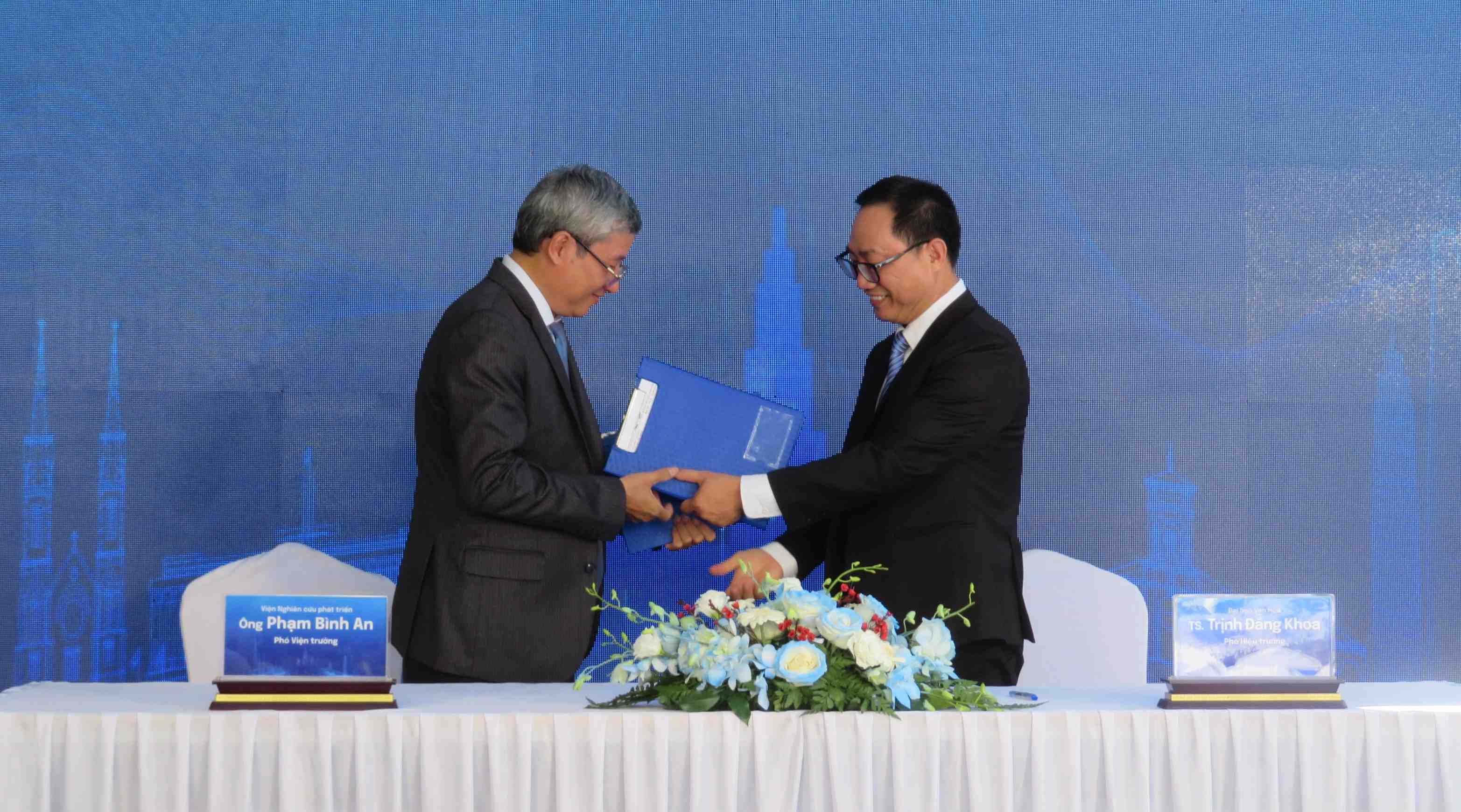 Lễ ký kết thỏa thuận hợp tác giữa Trường Đại học Văn hóa Thành phố Hồ Chí Minh và Viện Nghiên cứu phát triển Thành phố Hồ Chí Minh