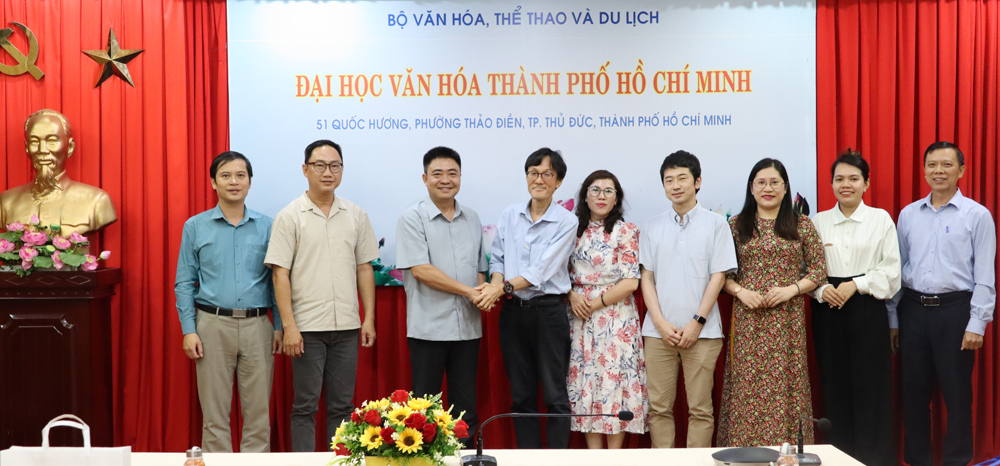 Trường Đại học Văn hóa Thành phố Hồ Chí Minh làm việc với đại diện Khoa Sau đại học Nhân văn, Trường Đại học Osaka, Nhật bản