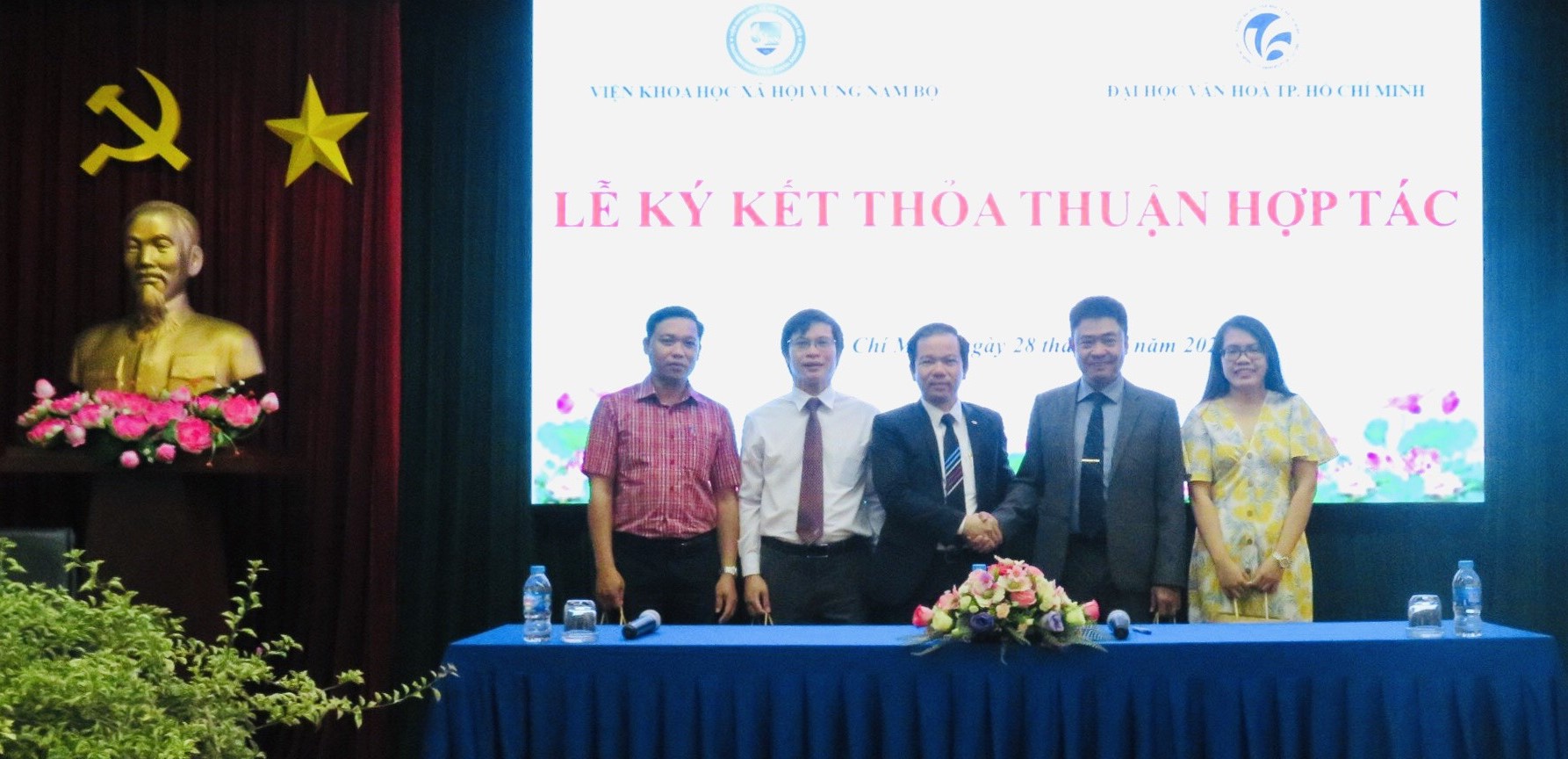 Lễ ký kết thỏa thuận hợp tác giữa Trường Đại học Văn hóa Thành phố Hồ Chí Minh và Viện Khoa học xã hội vùng Nam Bộ